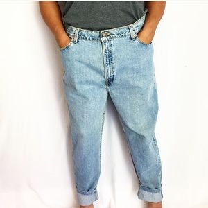 🛑SOLD🛑 Levi’s 522 tapered fit and tapered leg